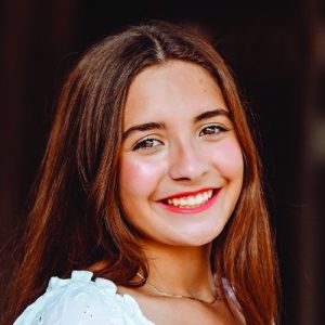 Teacher 500x500_0002_Rachel Redmond face shot